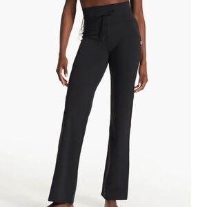 Vuori Daily Wide Leg yoga pant with drawstring black small